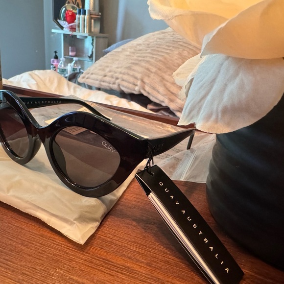 Quay GOODNIGHT KISS blk/blk fade Sunglasses NWT - Picture 3 of 10